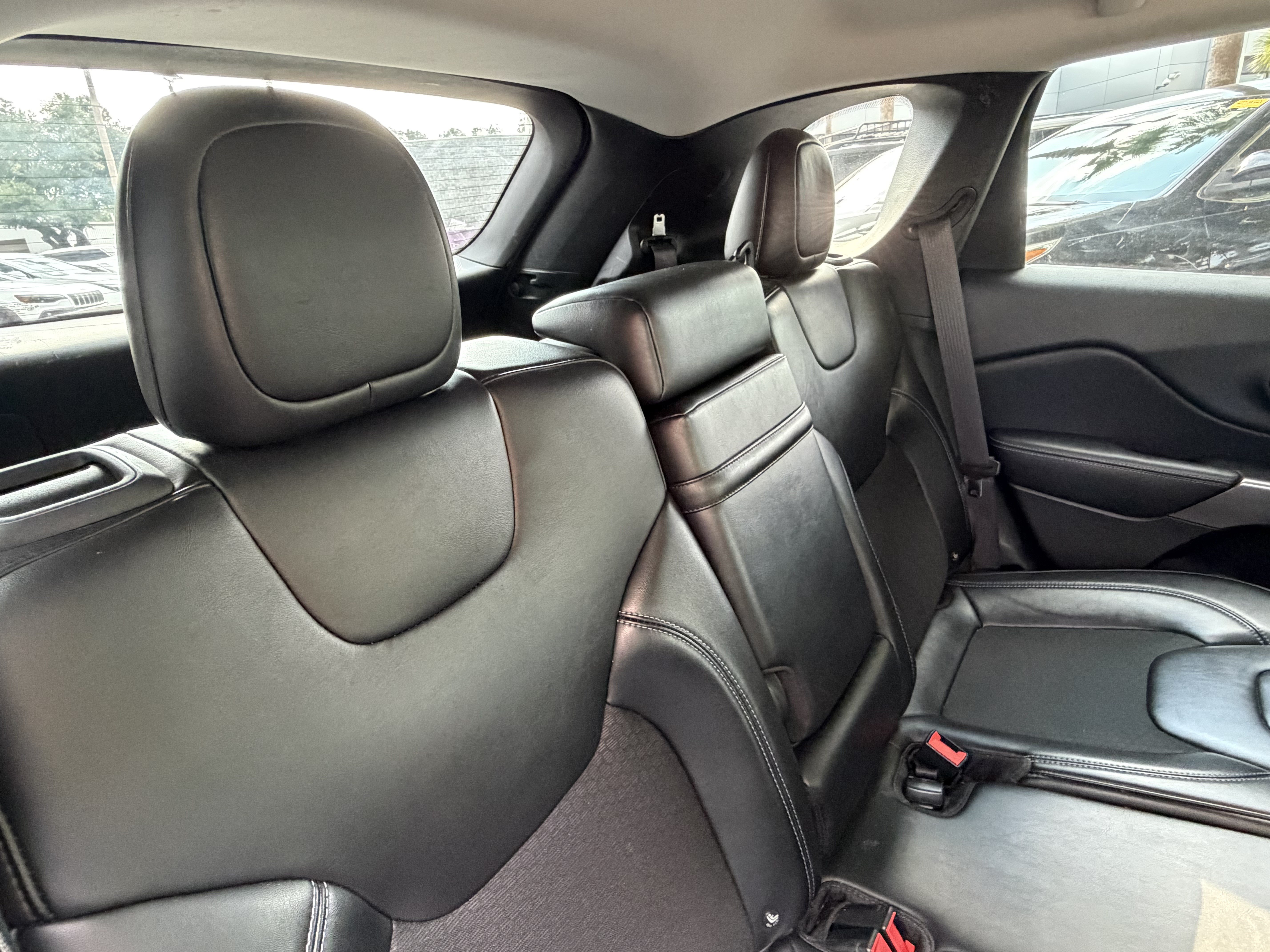 Used 2019 Jeep Cherokee Latitude Plus FWD image 41