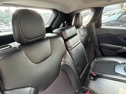 Used 2019 Jeep Cherokee Latitude Plus FWD image 41