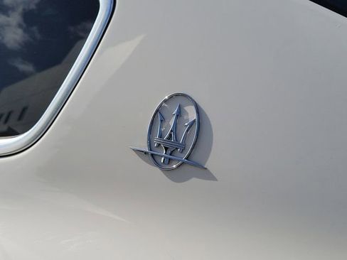 Used 2018 Maserati Levante AWD/4WD image 9