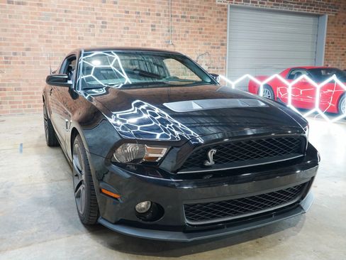 Used 2010 Ford Mustang Shelby GT500 RWD image 4