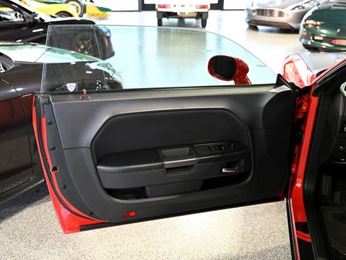 Used 2014 Dodge Challenger R/T RWD image 27