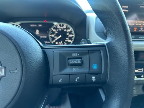 Used 2023 Nissan Rogue SV image 29