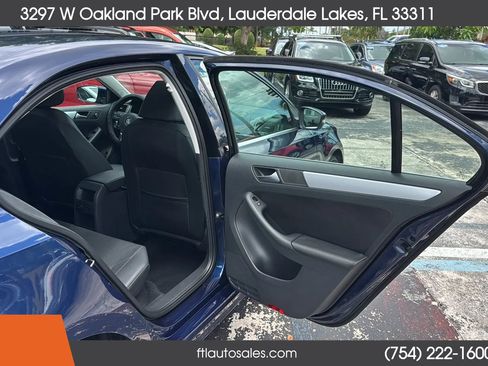 Used 2014 Volkswagen Jetta SE FWD image 32