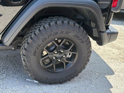 Used 2025 Jeep Wrangler Willys AWD/4WD image 12
