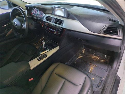 Used 2017 BMW 320i Sedan RWD image 21