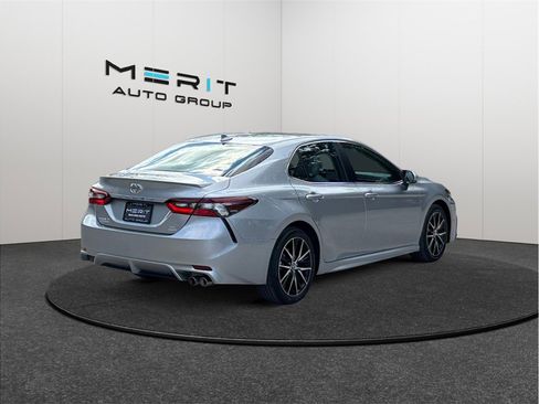 Used 2023 Toyota Camry SE image 9