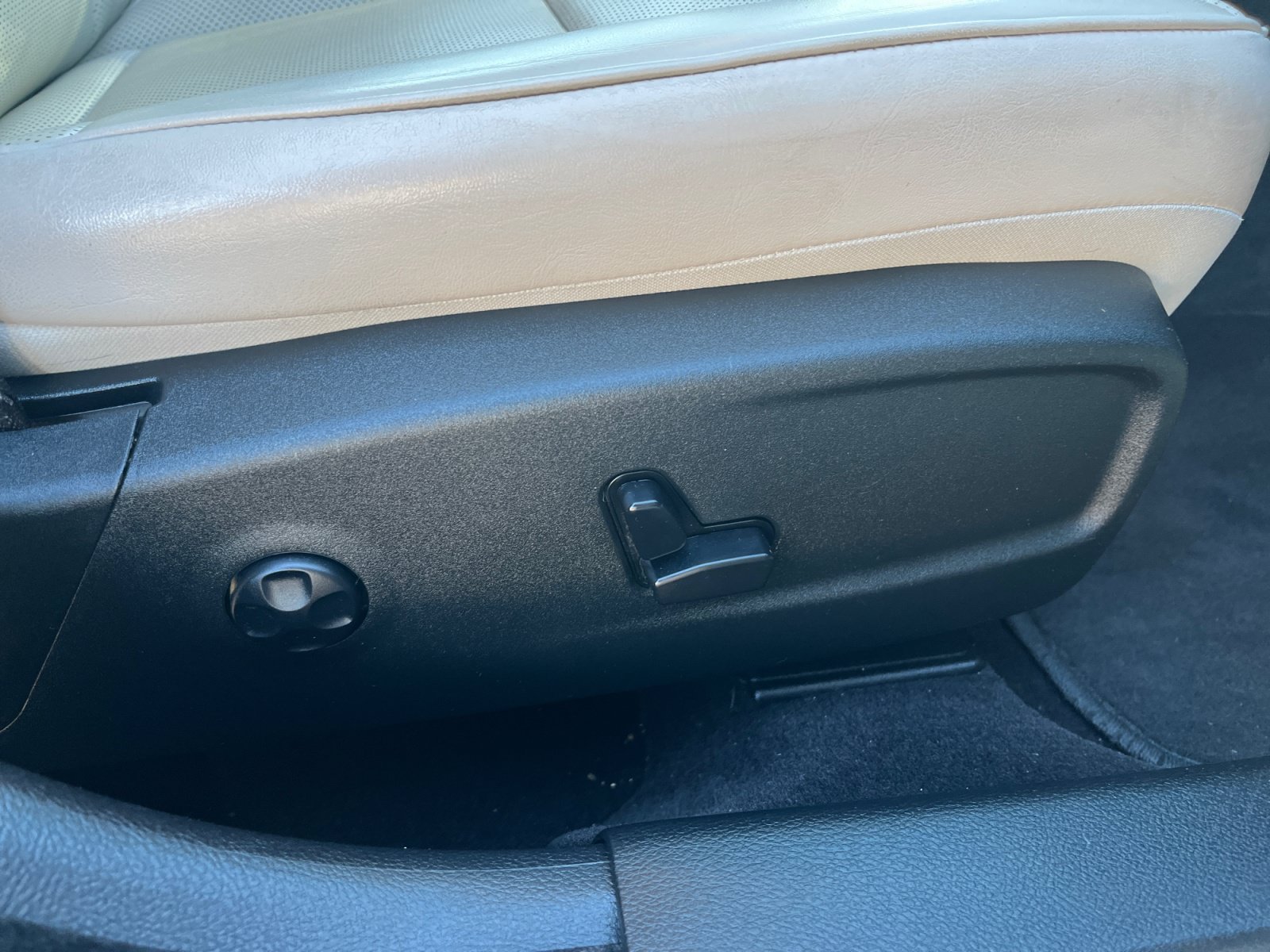 Used 2019 Chrysler 300 Limited w/ Safetytec Plus Group RWD image 30