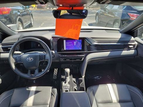 Used 2025 Toyota Camry SE w/ Convenience Package image 25