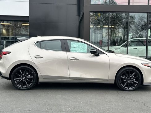 New 2025 MAZDA MAZDA3 Hatchback w/Premium Plus Pkg image 4