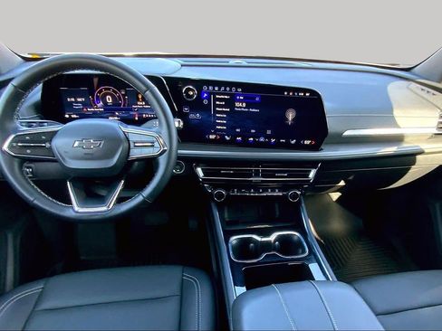 Used 2025 Chevrolet Traverse LT w/ Midnight/Sport Edition FWD image 16