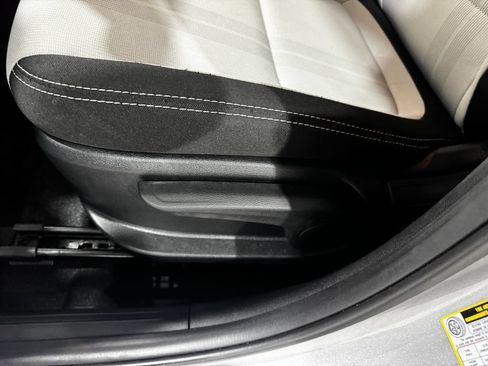 Used 2025 Hyundai Venue SEL FWD image 18