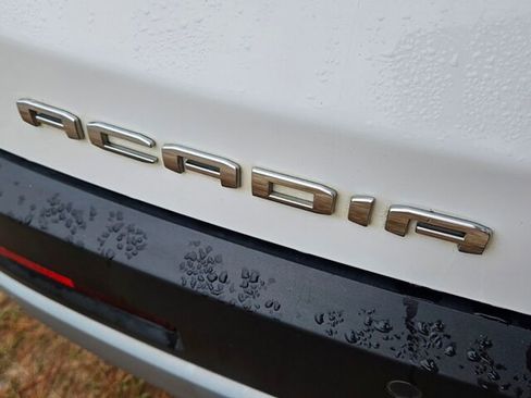 Used 2023 GMC Acadia SLT image 13