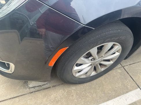 Used 2019 Chrysler Pacifica Touring-L w/ Advanced Safetytec Group image 4