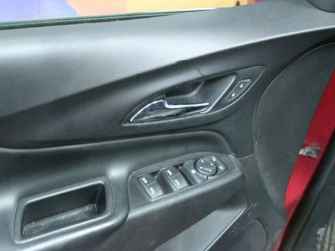 Used 2020 Chevrolet Equinox LT w/ Driver Convenience Package image 11