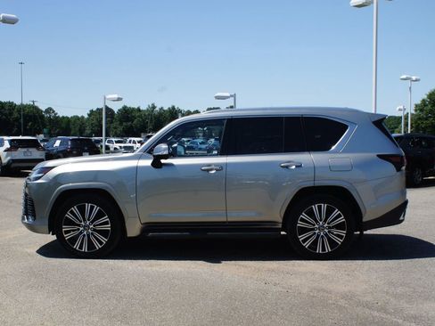 Used 2024 Lexus LX 600 4WD w/ Luxury Package image 14