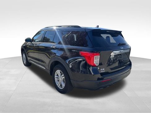 Certified 2022 Ford Explorer XLT image 4