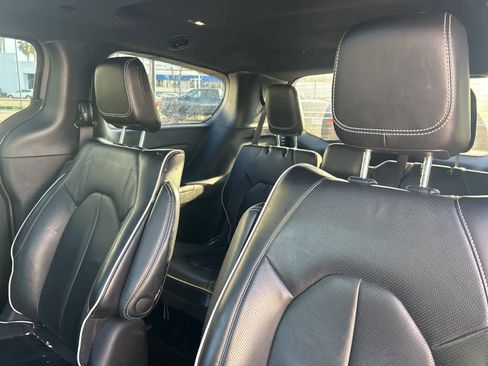 Used 2022 Chrysler Pacifica Limited w/ S Appearance Package image 20