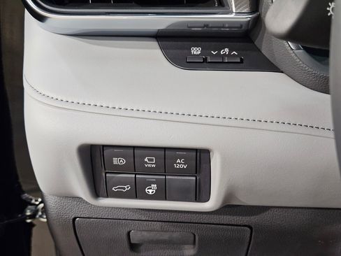 New 2026 Toyota Highlander Platinum AWD/4WD image 14