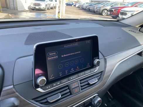 Used 2025 Nissan Altima 2.5 SV image 17