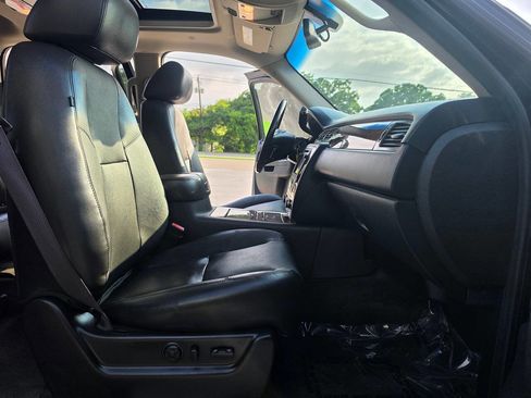 Used 2012 Chevrolet Avalanche LTZ RWD image 30