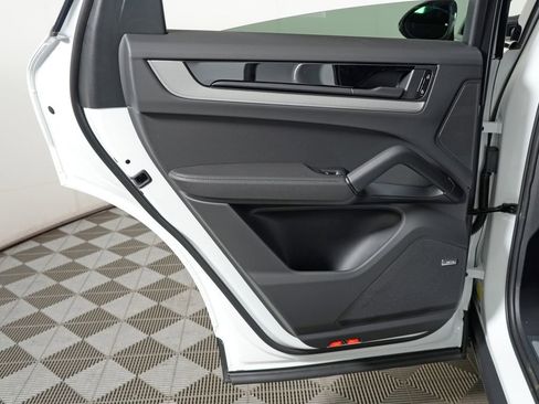Certified 2026 Porsche Cayenne Coupe AWD/4WD image 31