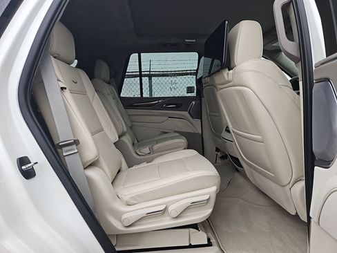 Used 2023 Cadillac Escalade Premium Luxury Platinum image 9