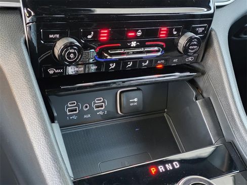 New 2025 Jeep Grand Cherokee Altitude image 22