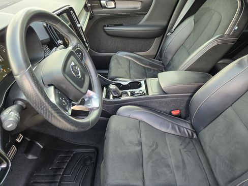 Used 2021 Volvo XC40 T5 R-Design w/ Advanced Package AWD/4WD image 9