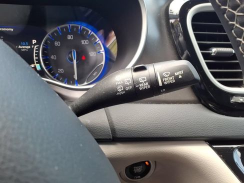 Used 2024 Chrysler Pacifica Touring-L FWD image 23
