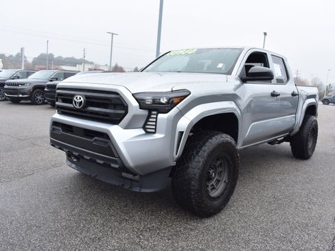 Used 2024 Toyota Tacoma SR image 5