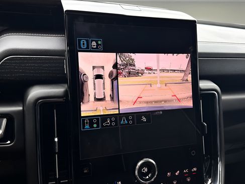 Used 2025 GMC Yukon AT4 Ultimate w/ LPO, Floor Liner Package AWD/4WD image 8