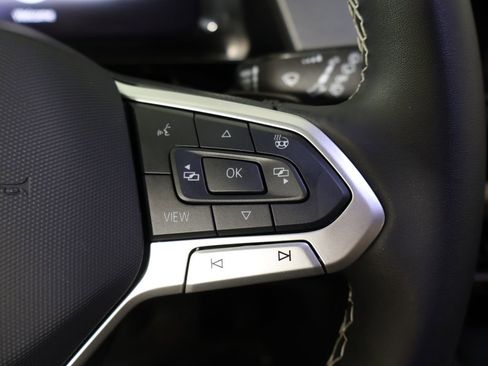 Used 2024 Volkswagen Atlas Cross Sport SE image 42