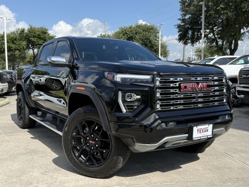Used 2023 GMC Canyon Denali w/ Denali Black Edition AWD/4WD image 2