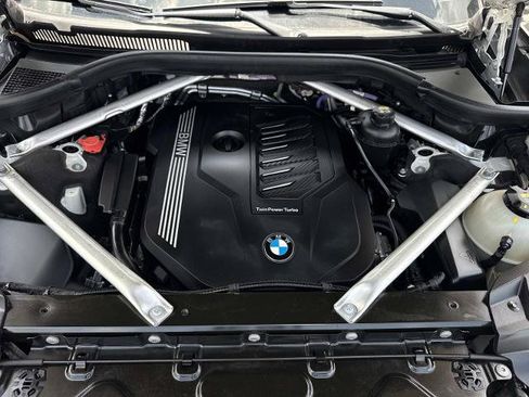 Used 2022 BMW X7 xDrive40i w/ M Sport Package AWD/4WD image 10
