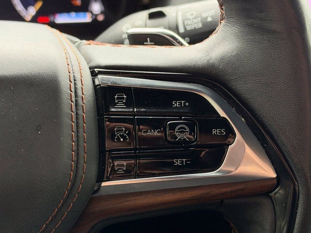 Used 2025 Jeep Grand Cherokee Summit AWD/4WD image 23