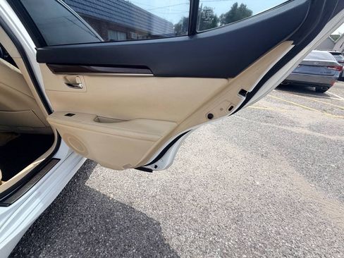 Used 2014 Lexus ES 350 w/ Luxury Package FWD image 50
