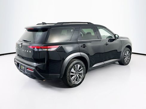 Used 2025 Nissan Pathfinder SV image 9