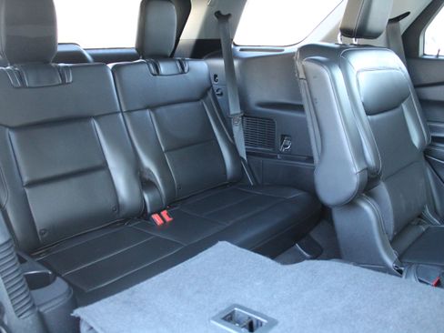 Used 2022 Ford Explorer XLT w/ Equipment Group 202A image 19