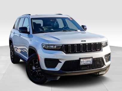 Used 2025 Jeep Grand Cherokee Altitude
