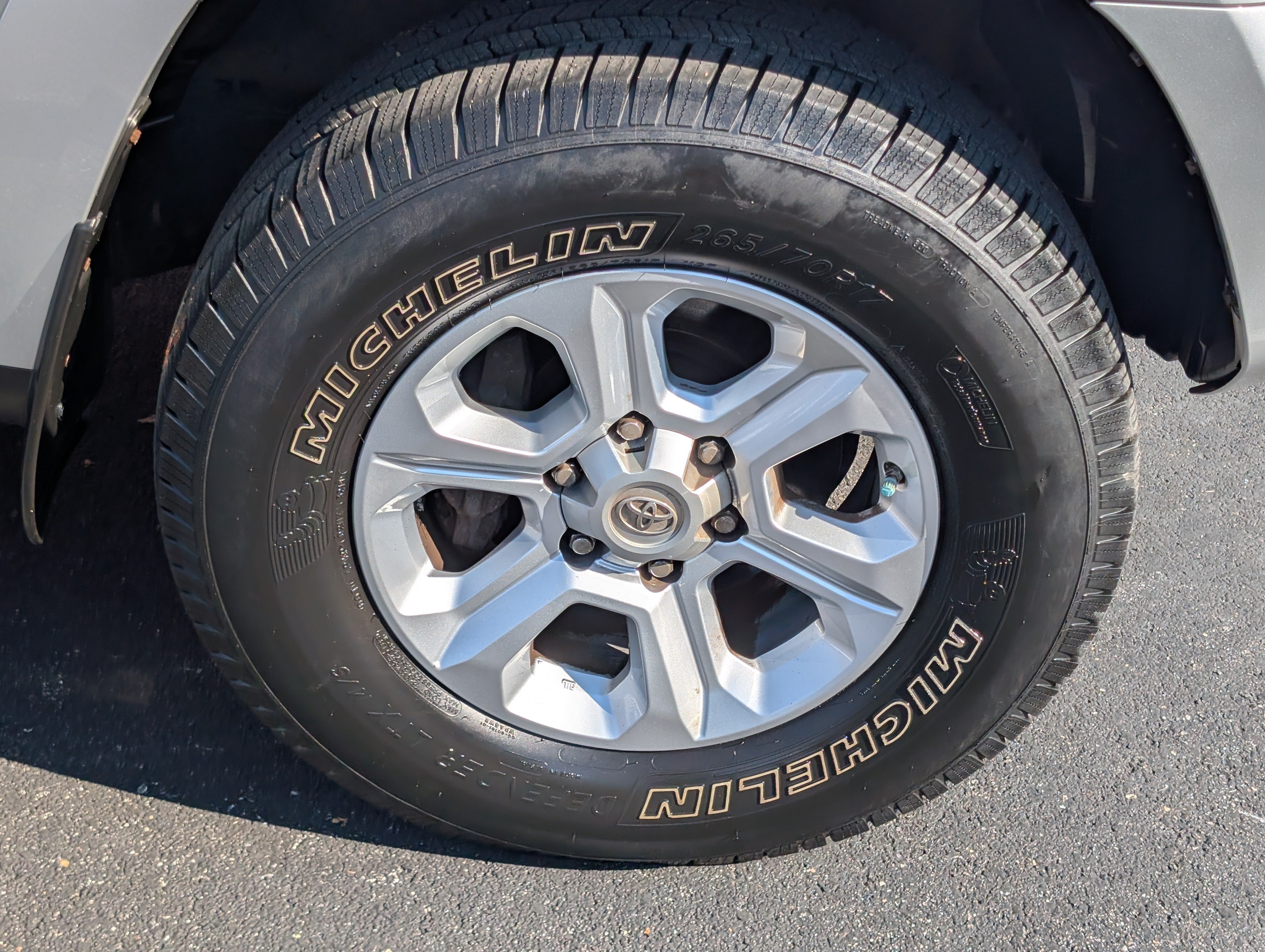 Used 2018 Toyota 4Runner SR5 AWD/4WD image 11
