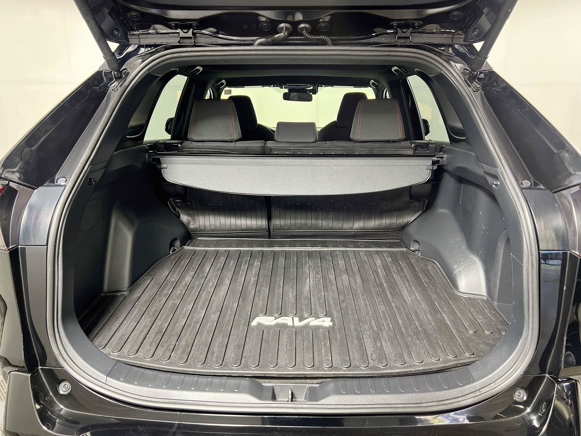 Used 2025 Toyota RAV4 SE w/ Weather & Moonroof Package AWD/4WD image 22