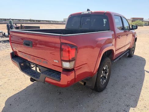 Used 2020 Toyota Tacoma SR5 w/ Technology Package AWD/4WD image 5