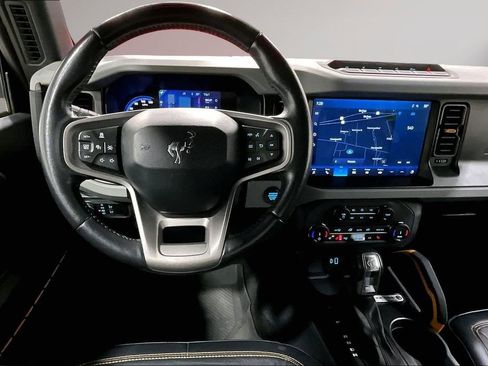 Used 2022 Ford Bronco Badlands image 9