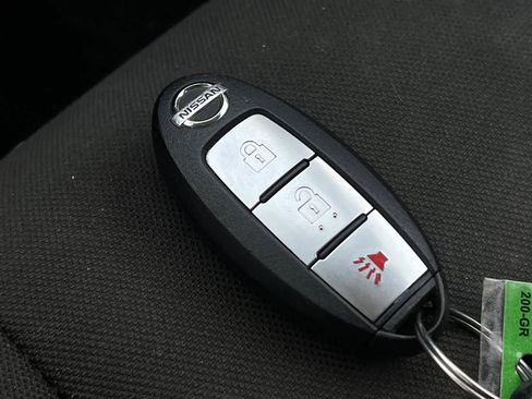 Used 2020 Nissan Pathfinder S image 28