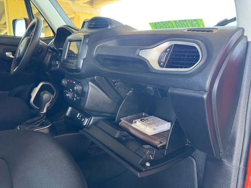 Used 2018 Jeep Renegade Latitude image 27