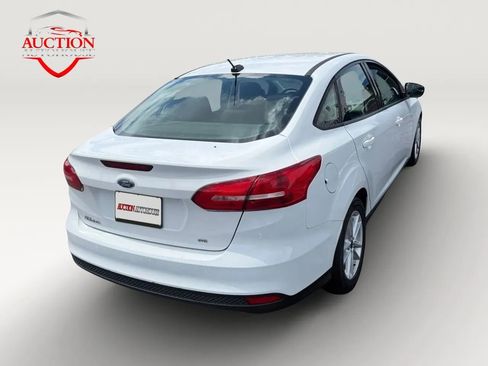 Used 2018 Ford Focus SE FWD image 5