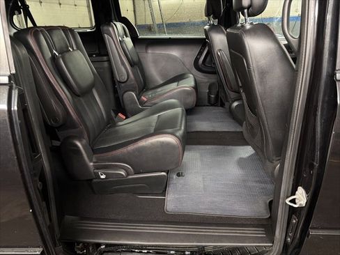 Used 2017 Dodge Grand Caravan GT image 31