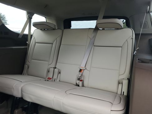 Used 2023 GMC Yukon XL Denali image 13