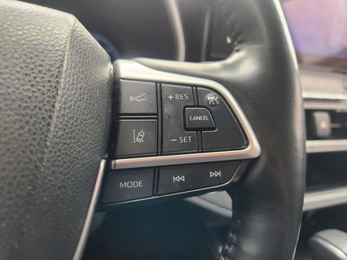 Used 2023 Toyota Highlander Limited FWD image 29