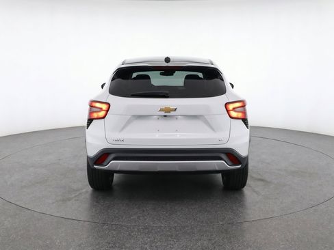 Used 2025 Chevrolet Trax LT w/ LT Convenience Package FWD image 7